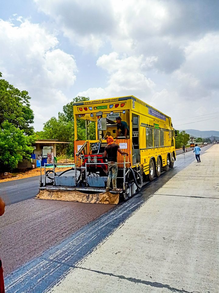 Microsurfacing machine